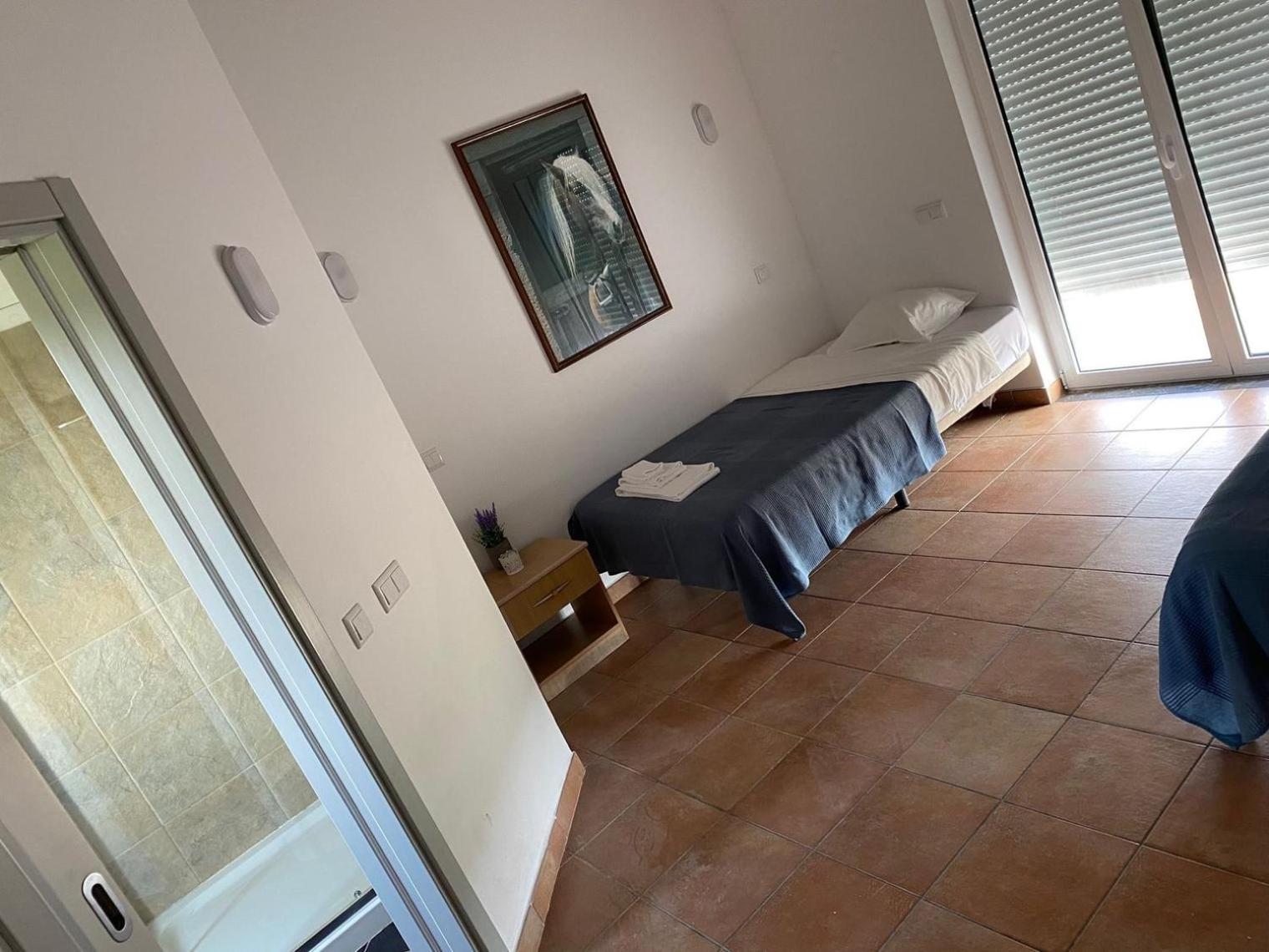 Paraiso Da Serva - Casas Courela Da Serva E Flor Do Rosto I E Ii